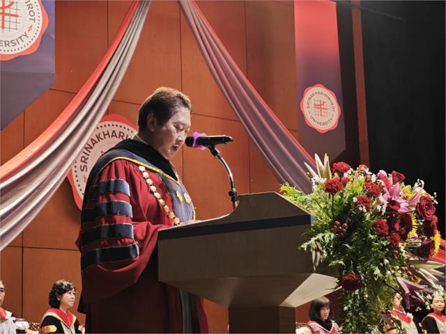 泰国诗纳卡琳威洛大学授予龙宇翔荣誉博士图3